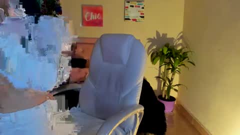 Sarah Ramirez online show from 02-20-25, 05:40