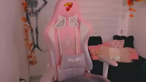 Sarah Ramirez online show from 10-15-25, 03:06