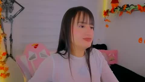 Sarah Ramirez online show from 10-18-25, 06:37