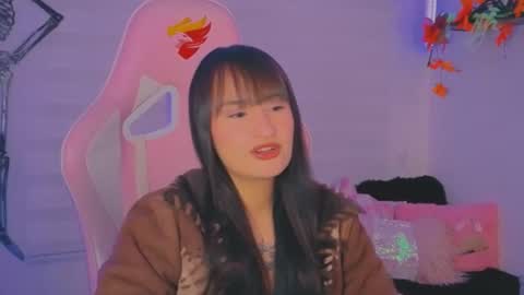 Sarah Ramirez online show from 10-19-25, 03:40