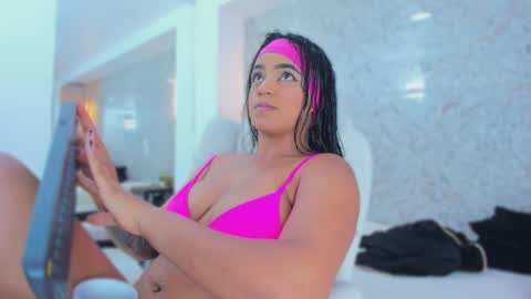 Snapshot of sarah_sanz chatting on 10-18-25, 12:17 sarah online show from 10-18-25, 12:17