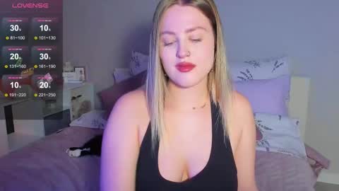 Sarah online show from 10-24-25, 01:46