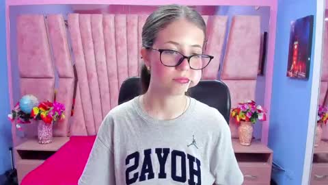 Snapshot of sarah_sweett_ chatting on 10-07-25, 02:14 Sarah online show from 10-07-25, 02:14