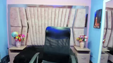 Snapshot of sarah_sweett_ chatting on 10-17-25, 01:46 Sarah online show from 10-17-25, 01:46