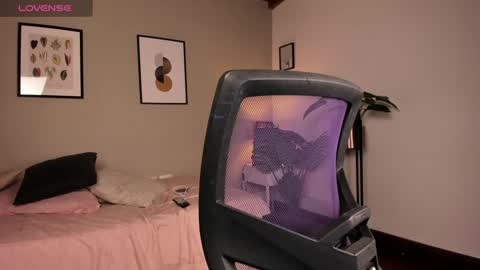 Snapshot of sarah_volkov chatting on 12-04-24, 11:24 online show from 12-04-24, 11:24