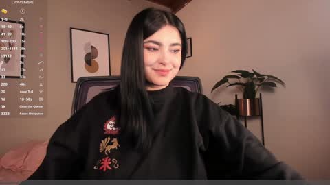 Snapshot of sarah_volkov chatting on 12-06-24, 11:47 online show from 12-06-24, 11:47