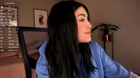 Snapshot of sarah_volkov chatting on 12-12-24, 09:15 online show from 12-12-24, 09:15