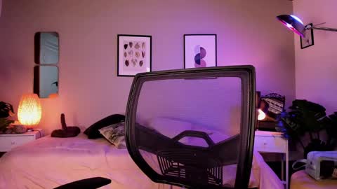 Snapshot of sarah_volkov chatting on 12-19-24, 02:23 online show from 12-19-24, 02:23