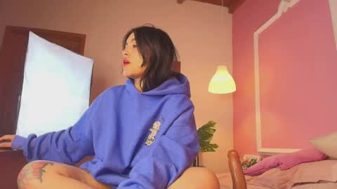 Snapshot of sarah_volkov chatting on 12-27-24, 07:29 online show from 12-27-24, 07:29