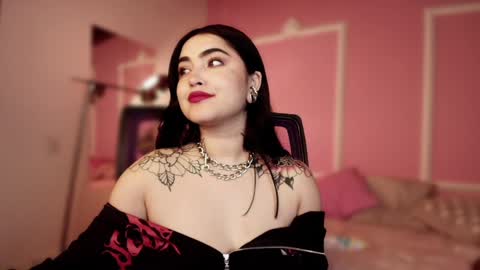 Snapshot of sarah_volkov chatting on 01-15-25, 08:09 online show from 01-15-25, 08:09