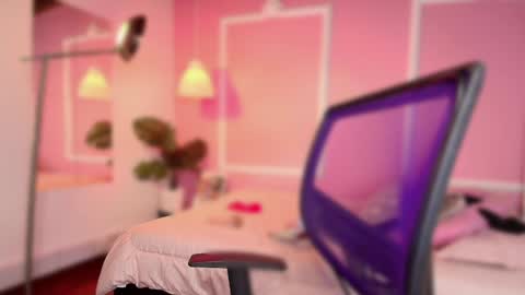 Snapshot of sarah_volkov chatting on 01-17-25, 10:44 online show from 01-17-25, 10:44