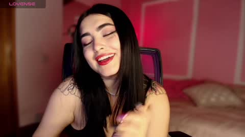 Snapshot of sarah_volkov chatting on 01-18-25, 11:21 online show from 01-18-25, 11:21