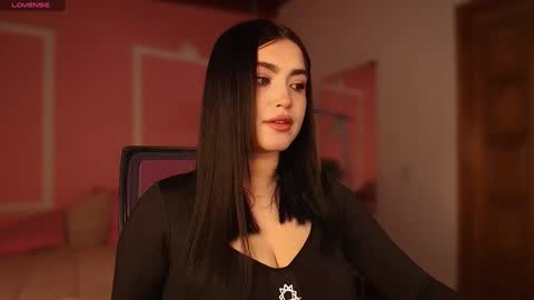 Snapshot of sarah_volkov chatting on 01-31-25, 04:47 online show from 01-31-25, 04:47