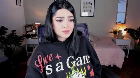 Snapshot of sarah_volkov chatting on 02-24-25, 08:03 online show from 02-24-25, 08:03