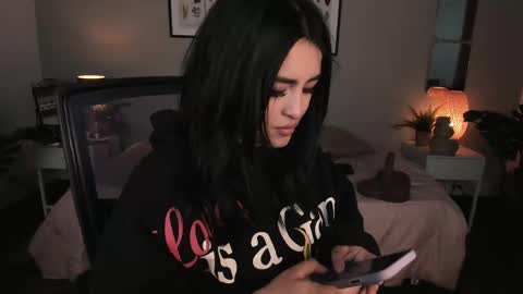 Snapshot of sarah_volkov chatting on 02-24-25, 11:09 online show from 02-24-25, 11:09