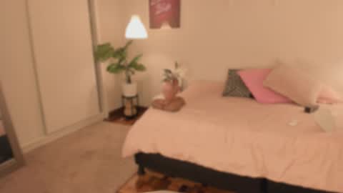 Snapshot of sarah_volkov chatting on 09-11-25, 05:18 online show from 09-11-25, 05:18