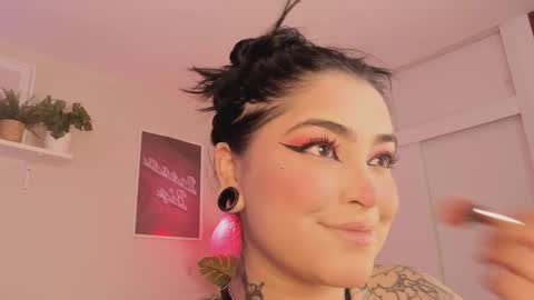 Snapshot of sarah_volkov chatting on 09-19-25, 06:15 online show from 09-19-25, 06:15