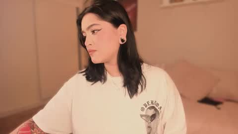 Snapshot of sarah_volkov chatting on 10-24-25, 06:10 online show from 10-24-25, 06:10