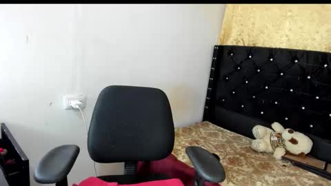 Sarah online show from 10-18-25, 06:52