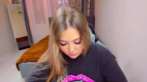 Sarah online show from 11-26-25, 05:14