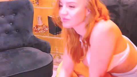 Sarah  Follow me  Thumb UP  online show from 01-27-25, 12:58