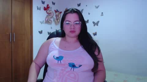 Snapshot of sarahros1 chatting on 01-09-25, 01:29 Sarah online show from 01-09-25, 01:29