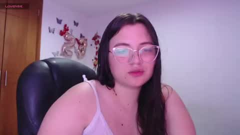 Snapshot of sarahros1 chatting on 02-10-25, 11:34 Sarah online show from 02-10-25, 11:34