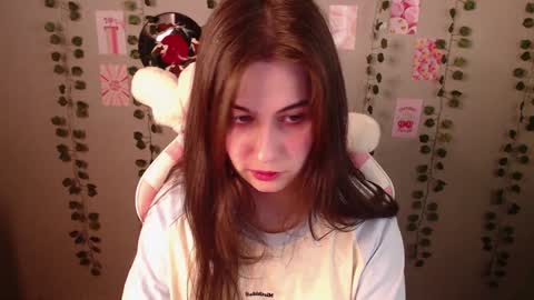 Snapshot of sarakinski chatting on 12-21-24, 01:32 Sara online show from 12-21-24, 01:32