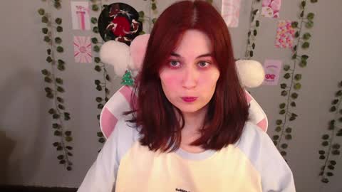 Snapshot of sarakinski chatting on 01-10-25, 12:47 Sara online show from 01-10-25, 12:47