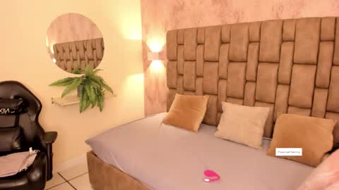 Snapshot of sarakush chatting on 09-13-25, 12:38 Sara online show from 09-13-25, 12:38