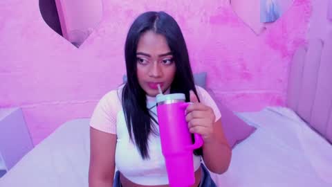 Snapshot of saramagiic chatting on 01-26-25, 11:50 online show from 01-26-25, 11:50