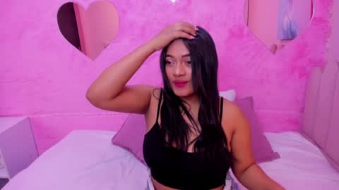 Snapshot of saramagiic chatting on 01-28-25, 11:49 online show from 01-28-25, 11:49