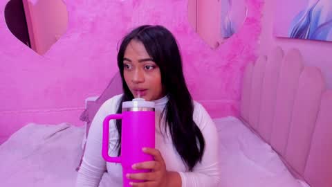 Snapshot of saramagiic chatting on 01-29-25, 11:51 online show from 01-29-25, 11:51