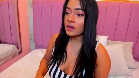 Snapshot of saramagiic chatting on 02-22-25, 02:52 online show from 02-22-25, 02:52