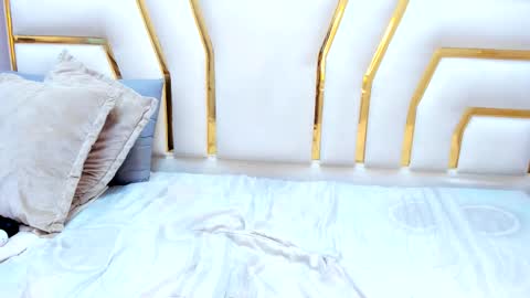 Snapshot of saramagiic chatting on 09-17-25, 05:14 online show from 09-17-25, 05:14