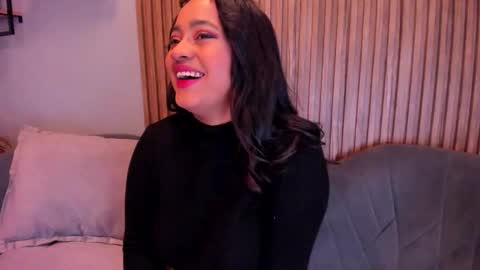 Snapshot of saramagiic chatting on 10-24-25, 06:37 online show from 10-24-25, 06:37