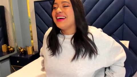 Snapshot of saramagiic chatting on 11-08-25, 11:32 online show from 11-08-25, 11:32