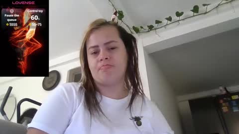 Snapshot of saramartinez100 chatting on 01-03-25, 02:40 sara martinez online show from 01-03-25, 02:40