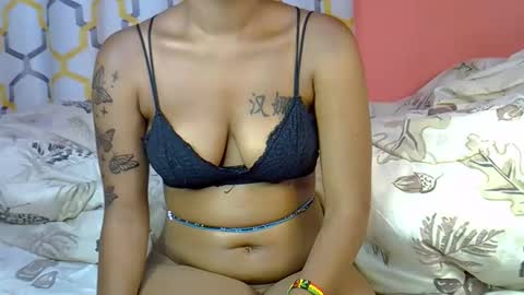 Snapshot of saramoh002 chatting on 11-15-25, 03:37 Sarah online show from 11-15-25, 03:37