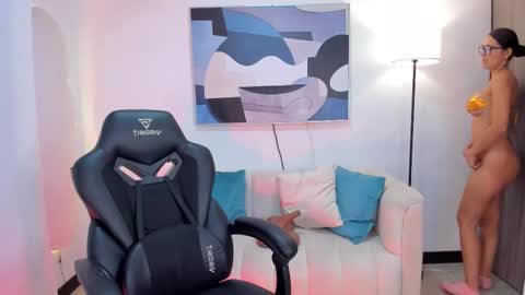 Snapshot of saraparkerx chatting on 10-11-25, 10:30 I am Sara online show from 10-11-25, 10:30