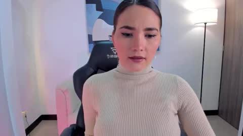 Snapshot of saraparkerx chatting on 11-14-25, 03:22 I am Sara online show from 11-14-25, 03:22