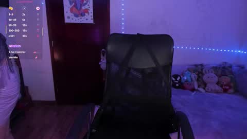 Snapshot of sarapbunny chatting on 10-29-25, 10:11 Sara online show from 10-29-25, 10:11