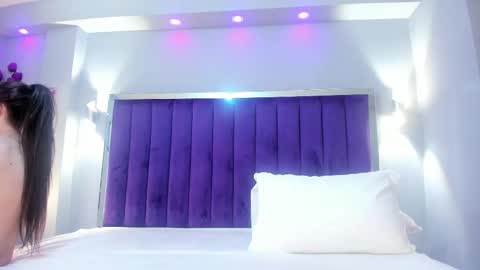 Snapshot of sarariley_ chatting on 10-14-25, 10:43 Sara online show from 10-14-25, 10:43