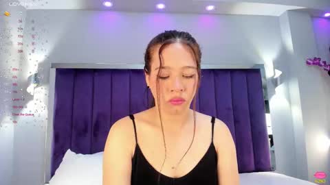 Snapshot of sarariley_ chatting on 10-15-25, 10:54 Sara online show from 10-15-25, 10:54