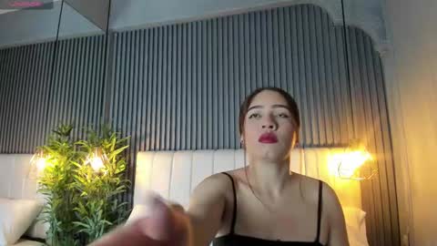 Snapshot of sarariley_ chatting on 11-10-25, 10:53 Sara online show from 11-10-25, 10:53