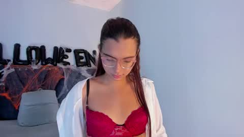 Snapshot of sarasaenz_99 chatting on 10-20-25, 08:31 Sara online show from 10-20-25, 08:31