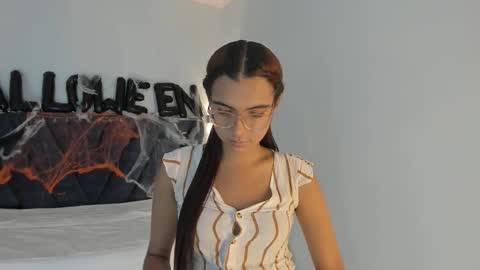 Snapshot of sarasaenz_99 chatting on 10-21-25, 08:09 Sara online show from 10-21-25, 08:09