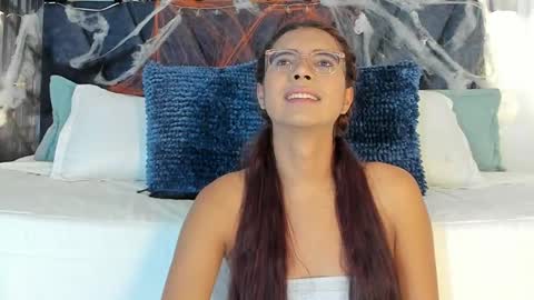 Snapshot of sarasaenz_99 chatting on 10-25-25, 09:31 Sara online show from 10-25-25, 09:31