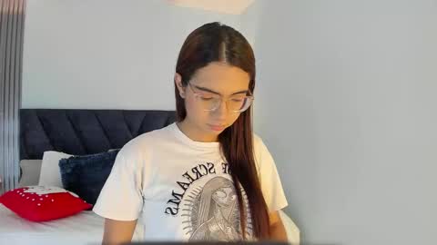 Snapshot of sarasaenz_99 chatting on 11-08-25, 08:07 Sara online show from 11-08-25, 08:07