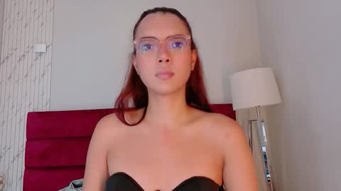 Snapshot of sarasaenz_99 chatting on 11-17-25, 07:30 Sara online show from 11-17-25, 07:30